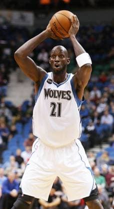 Los Angeles Clippers at Minnesota Timberwolves Minnesota Timberwolves forward Kevin Garnett (21) looks for a pass during the first half on Monday, Dec. 7, 2015, at the Target Center in Minneapolis. (Leila Navidi Minneapolis Star Tribune TNS) Minneapolis MN USA EDITORIAL USE ONLY Copyright: xx 1233818 LeilaxNavidix krtphotoslive831193