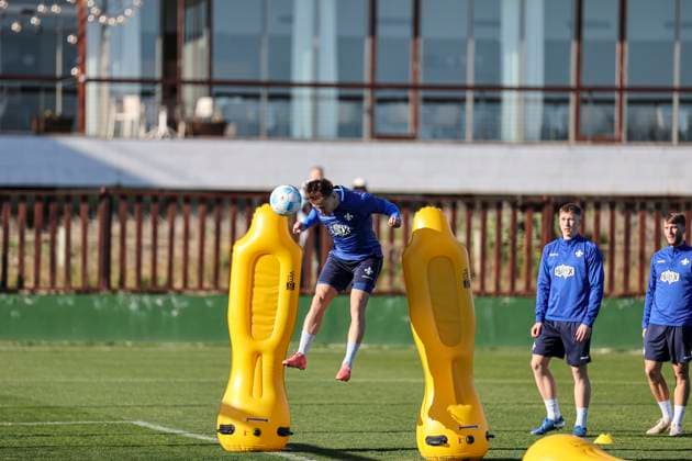 Header training at the SV Darmstadt 98 training camp in Valencia, El Saler on 07 01 25 in El Saler, Valencia xamx Photo Alfio Marino Copyright:
