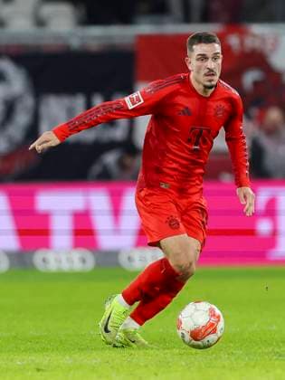 Arijon Ibrahimovic FC Bayern Muenchen controls the ball, Friendly, RB Salzburg v FC Bayern München, Red Bull Arena, January 06, 2025 in Salzburg, Austria Photo by Marco Steinbrenner DeFodi Images Arijon Ibrahimovic FC Bayern Muenchen controls the ball, Friendly, RB Salzburg v FC Bayern München, Red Bull Arena, January 6, 2025 in Salzburg, Austria Photo by Marco Steinbrenner DeFodi Images Defodi 700 salz muen 20250106 295 Defodi-700