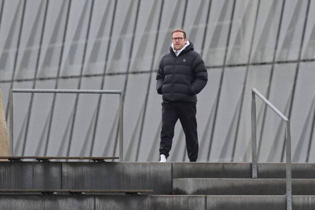 06.01.2025 - Fussball - 2. Fussball-Bundesliga - Saison 2024 2025 - 1. FC Nürnberg FCN ( Club ) - Trainingslager Winter Wintertrainingslager - adidas Homeground - Zink DaMa - xdaxmax - Olaf Rebbe ( Sportdirektor 1. FC Nürnberg FCN ) beobachtet Mannschaft Team *** 06 01 2025 Soccer 2 Soccer Bundesliga Season 2024 2025 1 FC Nuremberg FCN Club Training Camp Winter Winter Training Camp adidas Homeground Zink DaMa xdaxmax Olaf Rebbe Sports Director 1 FC Nuremberg FCN Watches Team Team
