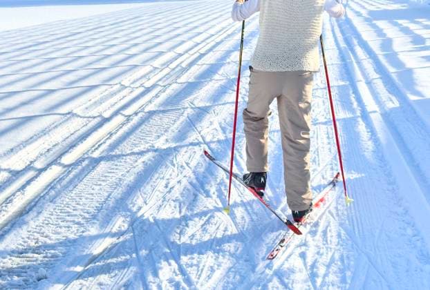 Cross-country skiers on a trail, Langläufer auf einer Loipe in Marktoberdorf, Bavaria, Germany, Jan 3, 2025.