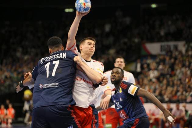 Photo Manuel Zehnder Switzerland , Suisse throws against Timothy N Guessan France European Handball Championship, preliminary round in Berlin , on Sun 14 01 2024 Switzerland France 26 26