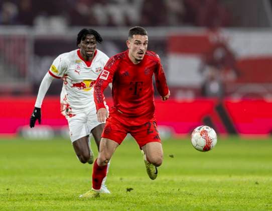 06 01 2025, Football 1 Bundesliga 2024 2025, Test match RB Salzburg FC Bayern Munich, in the Red Bull Arena Salzburg Arijon Ibrahimovic Bayern Munich on the ball