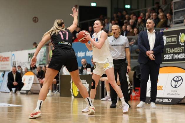 08 01 2025, Basketball, Women, DBBL Cup, Season 2024 2025, Saarlouis Royals Syntainics MBC, Gabija Meskonyte Saarlouis Royals , Taylah Simmons MBC Syntainics Saarlouis Stadtgartenhalle Saarland Germany EN Copyright: xSebastianxBachx