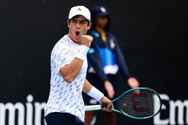 January 9, 2025: MELBOURNE, AUSTRALIA - JANUARY 09: Mackenzie McDonald of USA in his match against Gauthier Onclin of Belgium in final qualifying for the 2025 Australian Open at Melbourne Park on January 9, 2025 in Melbourne, Australia. - ZUMAp121 20250109_zsp_p121_046 Copyright: xChrisxPutnamx