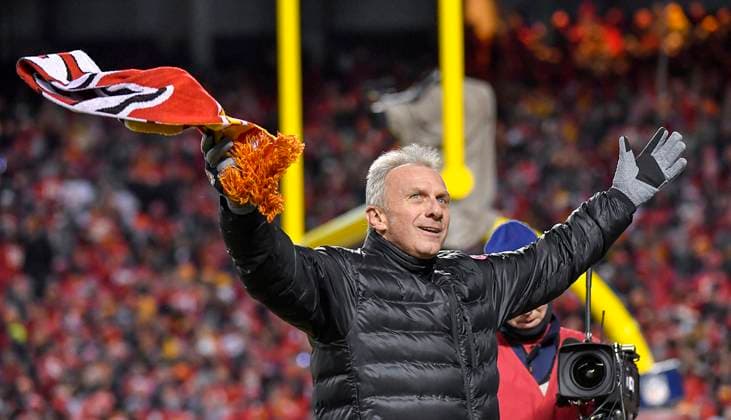 Joe Montana has good feelings for Super Bowl-bound 49ers and Chiefs Hall of Fame quarterback Joe Montana fires up the crowd during a break in the AFC Championship game on Sunday, Jan. 20, 2019 at Arrowhead Stadium in Kansas City, Mo. (John Sleezer Kansas City Star TNS) KANSAS CITY MO USA EDITORIAL USE ONLY Copyright: xx 1547621 JohnxSleezerx krtphotoslive880159