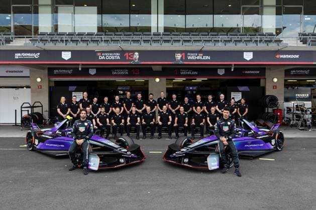 Sport Bilder des Tages 2025 FORMULA E MEXICO CITY ePRIX Team picture TAG Heuer Porsche Formula E Team, Porsche 99X Electric during the Mexico City ePrix, 2nd round of the 2024-25 ABB FIA Formula E World Championship, WM, Weltmeisterschaft on the Autodromo Hermanos Rodriguez from January 10 to 11, 2025 in Mexico City, Mexico -  Copyright: xJoaoxFilipex