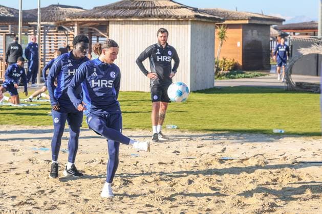 10 01 2025, Football, Season 2024 2025, 2 Liga, Training camp FC Schalke 04 in Belek Turkey, f l Zaid Amoussou Tchibara FC Schalke 04 , Taylan Bulut FC Schalke 04 Belek Turkey xRHR PHOTO TRx Copyright: RHR-FOTOx RHR-FOTO TR