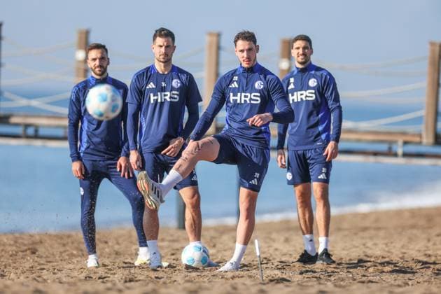 10 01 2025, Football, Season 2024 2025, 2 Liga, Training camp FC Schalke 04 in Belek Turkey, f l Kenan Karaman FC Schalke 04 , Michael Langer FC Schalke 04 , Justin Heekeren FC Schalke 04 , Marcin Kaminski FC Schalke 04 Belek Turkey xRHR PHOTO TRx Copyright: RHR-FOTOx RHR-FOTO TR