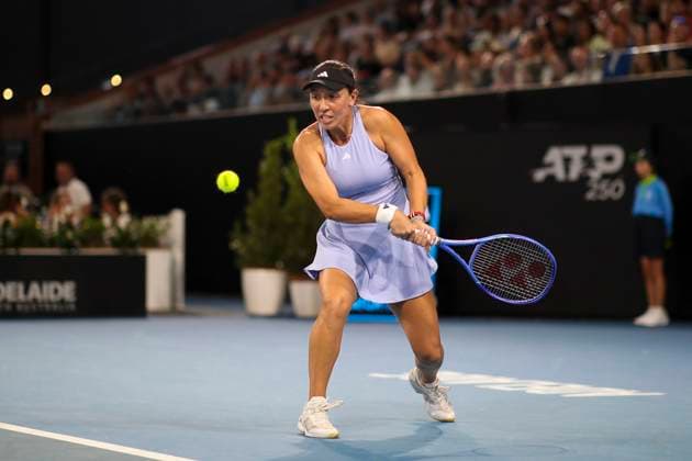 TENNIS ADELAIDE INTERNATIONAL, Jessica Pegula of the USA in her match against Yulia Putintseva of Kazakhstan during the Adelaide International at Memorial Drive Tennis Club in Adelaide, Friday, January 10, 2025. ( NO ARCHIVING, EDITORIAL USE ONLY, NO USE IN BOOKS WITHOUT CONSENT ADELAIDE SOUTH AUSTRALIA AUSTRALIA  Copyright: xMATTxTURNERx 20250110155591802814