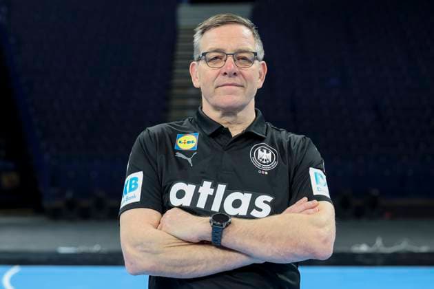 National coach Alfred Gislason Germany looks on, photo session, German national handball team, Barclays Arena, January 10, 2025 in Hamburg, Germany Photo by Marco Steinbrenner DeFodi Images National coach Alfred Gislason Germany looks on, photo session, German national handball team, Barclays Arena, January 10, 2025 in Hamburg, Germany Photo by Marco Steinbrenner DeFodi Images Defodi 700 20250110 dhb fototermin 025 Defodi-700