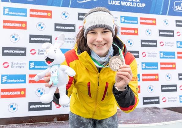 Bilder des Jahres 2025, Sport 01 Januar Sport Themen der Woche KW02 Sport Bilder des Tages photographer: FIL Michael Kristen 10.01.2025 5. FIL Eberspächer Luge World Cup, SachsenEnergie Ice Track Altenberg, Sachsen (GER), WC Germany, Nations Cup, Women™s Singles, Winners Presentation, picture: Melina Fabienne Fischer (GER) *** photographer FIL Michael Kristen 10 01 2025 5 FIL Eberspächer Luge World Cup, SachsenEnergie Ice Track Altenberg, Sachsen GER , WC Germany, Nations Cup, Women™s Singles, Winners Presentation, picture Melina Fabienne Fischer GER