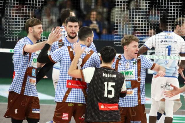 Herrsching delighted to win a point, He Volleyballl, Bundesliga 2024 25 WWK Volleys Herrsching vs VfB Friedrichshafen, 10 01 25, BMW Park Copyright: WolfgangxFehrmann