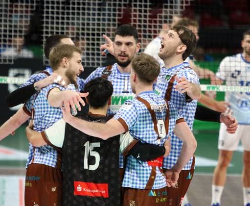 Herrschings joy after winning a point, He Volleyballl, Bundesliga 2024 25 WWK Volleys Herrsching vs VfB Friedrichshafen, 10 01 25, BMW Park Copyright: WolfgangxFehrmann