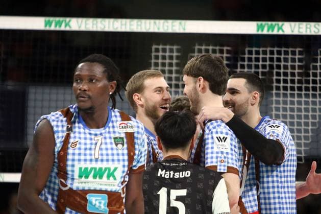 Herrsching delighted to win a point, He Volleyballl, Bundesliga 2024 25 WWK Volleys Herrsching vs VfB Friedrichshafen, 10 01 25, BMW Park Copyright: WolfgangxFehrmann