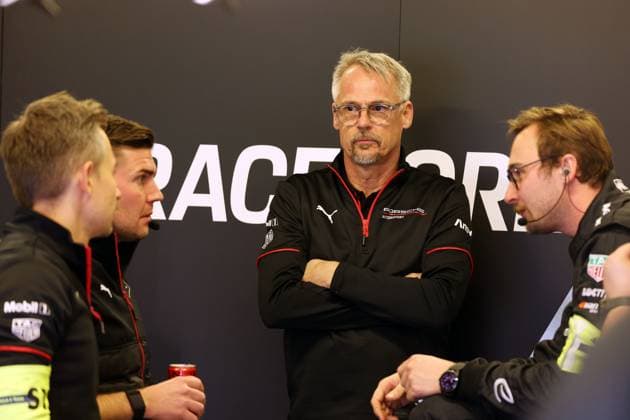 Thomas Laudenbach GER Head of Porsche Motorsport between team members in the pits, FIA Formula E World Championship Season 11, Mexico City E Prix, 10 01 2025, Mexico, 1 free practice session