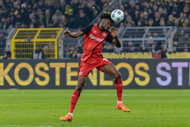 Dortmund, Germany, January 10st 2025: Edmond Tapsoba (12 Leverkusen) heads the ball during the 1.Bundesliga football match between Borussia Dortmund and Bayer 04 Leverkusen at Signal Iduna Park in Dortmund, Germany Philipp Kresnik (Philipp Kresnik SPP)  Copyright: xPhilippxKresnikx xSPPx spp-en-PhKrSp-_KRE0913-Verbessert-RR