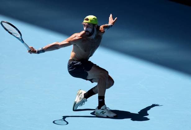 Sport Themen der Woche KW02 Sport Bilder des Tages Jordan Thompson of Australia practices shirtless Australian Open, Saturday Previews, Tennis, Melbourne Park, Melbourne, Australia - 11 Jan 2025  Copyright: xEllaxLing Shutterstockx 15095107ad