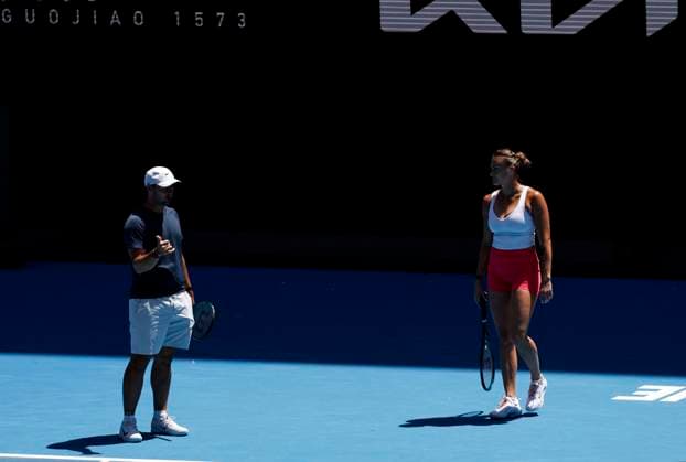(250111) -- MELBOURNE, Jan. 11, 2025 -- Aryna Sabalenka (R) of Belarus and her coach Anton Dubrov attend a training session during the Australian Open tennis tournament in Melbourne, Australia, Jan. 11, 2025. ) (SP)AUSTRALIA-MELBOURNE-TENNIS-AUSTRALIAN OPEN-TRAINING MaxPing 