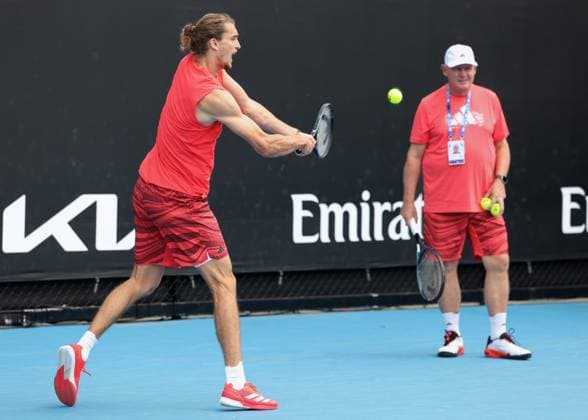 Alexander Zverev GER and team during training, Australian Open 2024, Melbourne Park, Melbourne, Victoria, Australia Copyright: xJuergenxHasenkopfx