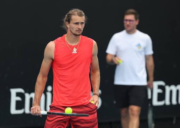 Alexander Zverev and brother Mischa out of focus ,Training, Australian Open 2024, Melbourne Park, Melbourne, Victoria, Australia Copyright: xJuergenxHasenkopfx