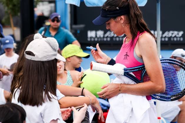 January 11, 2025: MELBOURNE, AUSTRALIA - JANUARY 11: Ajla TomljanoviÄ¡ of Australia with fans during practice ahead of the 2025 Australian Open at Melbourne Park on January 11, 2025 in Melbourne, Australia. - ZUMAp121 20250111_zsp_p121_028 Copyright: xChrisxPutnamx