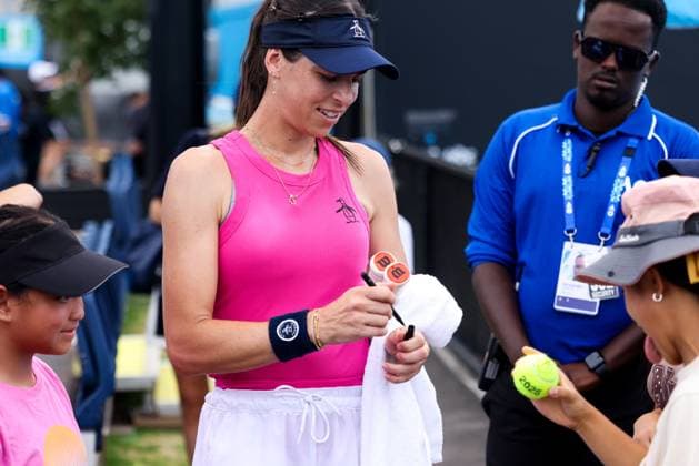 January 11, 2025: MELBOURNE, AUSTRALIA - JANUARY 11: Ajla TomljanoviÄ¡ of Australia with fans during practice ahead of the 2025 Australian Open at Melbourne Park on January 11, 2025 in Melbourne, Australia. - ZUMAp121 20250111_zsp_p121_032 Copyright: xChrisxPutnamx