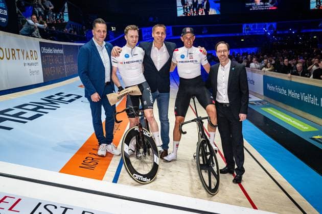HAVIK Yoeri, POLITT Nils Sixdays Bremen 2025 Team 1 HERMES SYSTEME HAVIK Yoeri NED Black POLITT Nils GER Red Leader Of The Day Award Ceremony Medal Ceremony Podium Landscape horizontal Landscape Event Event Sixdays Bremen 2025 Category Category Cycling Track Cycling Sixdays Elite Men Location Location Europe Germany Bremen ÖVB Arena Discipline Madison Distance m Date Date 10 01 2025 Friday Day 1