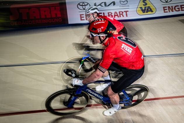 CONSONNI Simone, VIVIANI Eli Sixdays Bremen 2025 Team 6 STARK GEBÄUDEREINIGUNG CONSONNI Simone ITA Black VIVIANI Elia ITA Red Landscape horizontal Landscape Event Event Sixdays Bremen 2025 Category Category Cycling Track Cycling Sixdays Elite Men Location Location Europe Germany Bremen ÖVB Arena Discipline Madison Distance m Date Date 10 01 2025 Friday Day 1