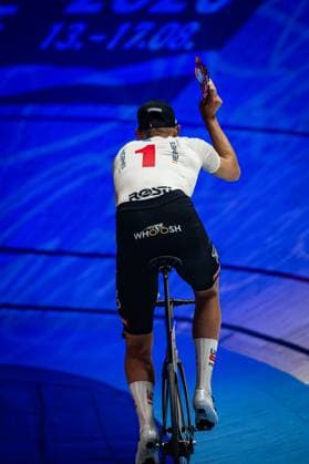 POLITT Nils Sixdays Bremen 2025 Team 1 HERMES SYSTEME POLITT Nils GER Red Award Ceremony Medal Ceremony Podium Portrait Vertical Portrait Event Event Sixdays Bremen 2025 Category Category Cycling Track Cycling Sixdays Elite Men Location Place Europe Germany Bremen ÖVB Arena Discipline Madison Distance m Date Date 10 01 2025 Friday Day 1