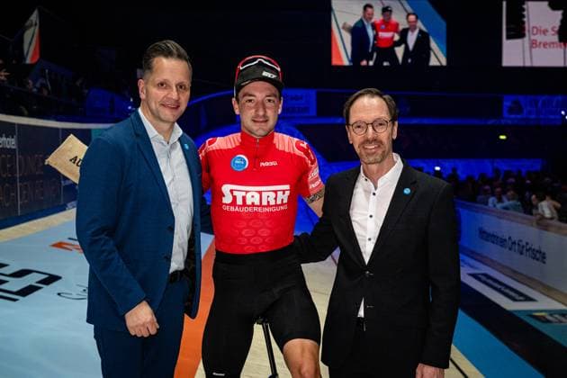 VIVIANI Eli Sixdays Bremen 2025 Team 6 STARK GEBÄUDEREINIGUNG VIVIANI Elia ITA Red Award Ceremony Medal Ceremony Podium Event Event Sixdays Bremen 2025 Category Category Category Cycling Track Cycling Sixdays Elite Men Location Location Europe Germany Bremen ÖVB Arena Discipline Madison Distance m Date Date 10 01 2025 Friday Day 1