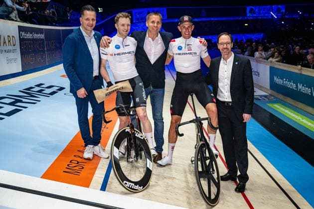 HAVIK Yoeri, POLITT Nils Sixdays Bremen 2025 Team 1 HERMES SYSTEME HAVIK Yoeri NED Black POLITT Nils GER Red Leader Of The Day Award Ceremony Medal Ceremony Podium Landscape horizontal Landscape Event Event Sixdays Bremen 2025 Category Category Cycling Track Cycling Sixdays Elite Men Location Location Europe Germany Bremen ÖVB Arena Discipline Madison Distance m Date Date 10 01 2025 Friday Day 1