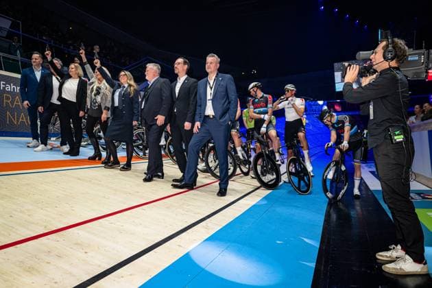 Starting Shot Sixdays Bremen 2025 Starting Shot FASER Nancy GER Ministry of Interior HORLER Natalie GER Cascada DOMMASCHKE Yvonne GER Hero of the Year Landscape horizontal Landscape Event Event Sixdays Bremen 2025 Category Category Cycling Track Cycling Sixdays Elite Location Location Europe Germany Bremen ÖVB Arena Discipline Distance m Date Date 10 01 2025 Friday Day 1