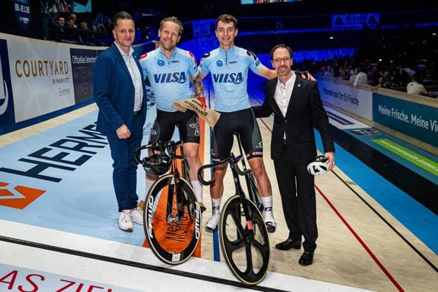 EEFTING Roy, ABMA Elmar Sixdays Bremen 2025 Team 2 VILSA ABMA Elmar NED Black EEFTING Roy NED Red Award Ceremony Medal Ceremony Podium Landscape horizontal Landscape Event Event Sixdays Bremen 2025 Category Category Cycling Track Cycling Sixdays Elite Men Location Location Europe Germany Bremen ÖVB Arena Discipline Madison Distance m Date Date 10 01 2025 Friday Day 1