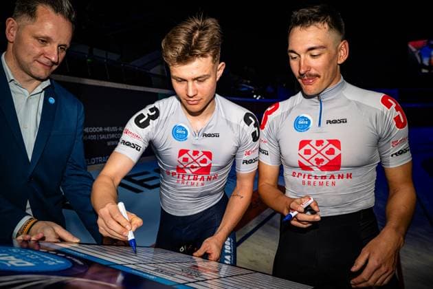 AUGENSTEIN Moritz, MALMBERG Matias Sixdays Bremen 2025 Team 3 SPIELBANK BREMEN MALMBERG Matias DEN Black AUGENSTEIN Moritz GER Red Landscape horizontal Landscape Event Event Sixdays Bremen 2025 Category Category Cycling Track Cycling Sixdays Elite Men Location Location Europe Germany Bremen ÖVB Arena Discipline Madison Distance m Date Date 10 01 2025 Friday Day 1