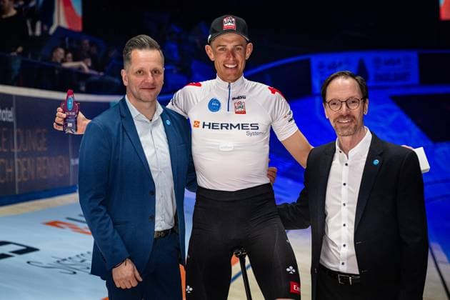 POLITT Nils Sixdays Bremen 2025 Team 1 HERMES SYSTEME POLITT Nils GER Red Award Ceremony Medal Ceremony Podium Landscape horizontal Landscape Event Event Sixdays Bremen 2025 Category Category Cycling Track Cycling Sixdays Elite Men Location Location Europe Germany Bremen ÖVB Arena Discipline Madison Distance m Date Date 10 01 2025 Friday Day 1