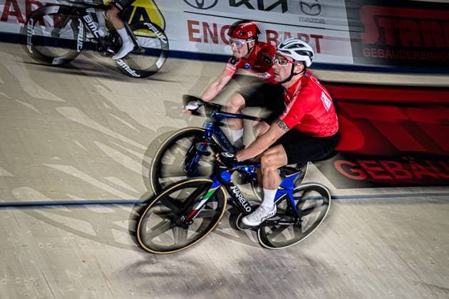 CONSONNI Simone, VIVIANI Eli Sixdays Bremen 2025 Team 6 STARK GEBÄUDEREINIGUNG CONSONNI Simone ITA Black VIVIANI Elia ITA Red Landscape horizontal Landscape Event Event Sixdays Bremen 2025 Category Category Cycling Track Cycling Sixdays Elite Men Location Location Europe Germany Bremen ÖVB Arena Discipline Madison Distance m Date Date 10 01 2025 Friday Day 1