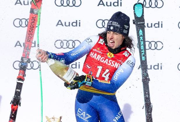 Sport Themen der Woche KW02 Sport Bilder des Tages ALPINE SKIING - FIS WC Sankt Anton SANKT ANTON,AUSTRIA,11.JAN.25 - ALPINE SKIING - FIS World Cup, downhill, ladies. Image shows Federica Brignone (ITA). Keywords: champagne.  GEPAxpictures xHaraldxSteiner