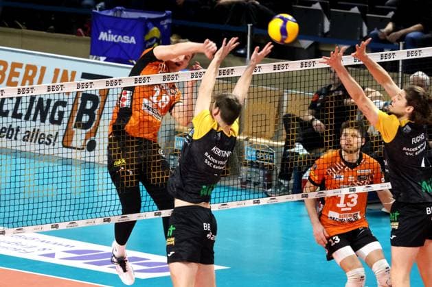 DEU, DVV, 1 VBL, BR Volleys vs SSC Karlsruhe, 11 01 2025, Max Schmeling Halle, Berlin, DEU, DVV, 1 VBL, BR Volleys vs SSC Karlsruhe, in the picture Florian Krage BR Volleys 18 , Ruben Schott BR Volleys 13 , Maximilian Kersting Karlsruhe 7 , Lennart Fuchs Karlsruhe 4 Photo Juergen Engler nordphoto GmbH nordphotoxGmbHx xEngler nph00076