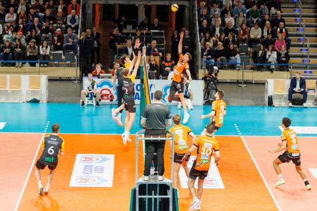 Simon Plaskie BR Volleys, 07 in jump with view to the ball, BRVolleys vs SSC Karlsruhe, 1 Bundesliga, 2025 01 11 Berlin Berlin Land Copyright: xFootxBowl ThomasxSobotzkix