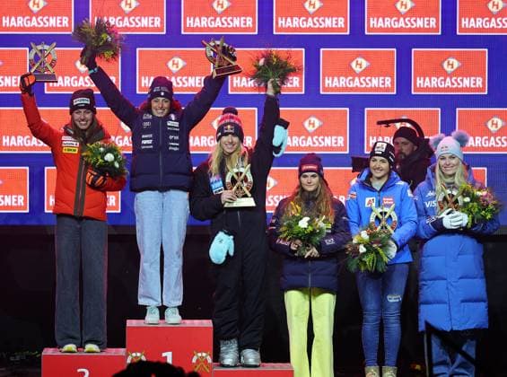 ALPINE SKIING - FIS WC Sankt Anton SANKT ANTON,AUSTRIA,11.JAN.25 - ALPINE SKIING - FIS World Cup, downhill, ladies, award ceremony. Image shows the rejoicing of Malorie Blanc (SUI), Federica Brignone (ITA), Ester Ledecka (CZE), Laura Pirovano (ITA), Stephanie Venier (AUT) and Lindsey Vonn (USA).  GEPAxpictures xThomasxBachun