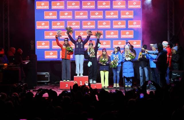 ALPINE SKIING - FIS WC Sankt Anton SANKT ANTON,AUSTRIA,11.JAN.25 - ALPINE SKIING - FIS World Cup, downhill, ladies, award ceremony. Image shows the rejoicing of Malorie Blanc (SUI), Federica Brignone (ITA), Ester Ledecka (CZE), Laura Pirovano (ITA), Stephanie Venier (AUT) and Lindsey Vonn (USA).  GEPAxpictures xThomasxBachun