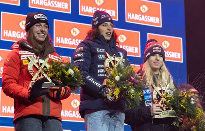 ALPINE SKIING - FIS WC Sankt Anton SANKT ANTON,AUSTRIA,11.JAN.25 - ALPINE SKIING - FIS World Cup, downhill, ladies. Image shows Malorie Blanc (SUI), Federica Brignone (ITA) and Ester Ledecka (CZE).  GEPAxpictures xHaraldxSteiner
