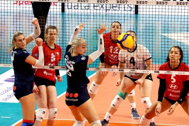 DEU, DVV, 2 VBL Women PRO, BBSC vs VfL Oythe, 11 01 2025, Max Schmeling Halle, Berlin, DEU, DVV, 2 VBL Women PRO, BBSC vs VfL Oythe, pictured Annalena Graetz BBSC Berlin 8 , Daniela Ligacheva BBSC Berlin 16 , Tyws, Annelis Lotte Denise VfL Oythe 13 , Key, Jada VfL Oythe 5 , Stiriz, Sarah VfL Oythe 4 Photo Juergen Engler nordphoto GmbH nordphotoxGmbHx xEngler nph00076