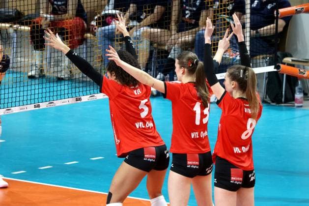 DEU, DVV, 2 VBL Women PRO, BBSC vs VfL Oythe, 11 01 2025, Max Schmeling Halle, Berlin, DEU, DVV, 2 VBL Women PRO, BBSC vs VfL Oythe, pictured Key, Jada VfL Oythe 5 , Tyws, Annelis Lotte Denise VfL Oythe 13 , Dubova, Kateryna VfL Oythe 8 Photo Juergen Engler nordphoto GmbH nordphotoxGmbHx xEngler nph00076