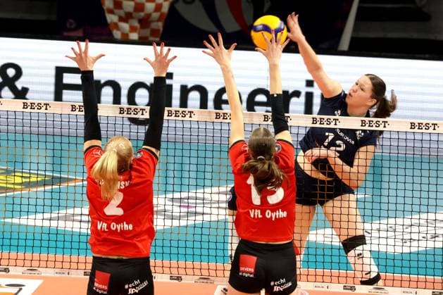 DEU, DVV, 2 VBL Women PRO, BBSC vs VfL Oythe, 11 01 2025, Max Schmeling Halle, Berlin, DEU, DVV, 2 VBL Women PRO, BBSC vs VfL Oythe, in the picture Jovana Dordevic BBSC Berlin 12 , Zoltanska, Dominika VfL Oythe 2 , Tyws, Annelis Lotte Denise VfL Oythe 13 Photo Juergen Engler nordphoto GmbH nordphotoxGmbHx xEngler nph00076