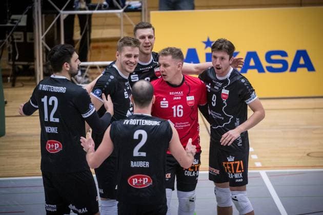 Libero Johannes Elsaesser TV Rottenburg, 16 , center with team GER, Barock Volleys MTV Ludwigsburg vs TV Rottenburg, 2 Volleyball Bundesliga, 2 BLM Sued, VBL, season 2024 2025, 11 01 2025 GER, Barock Volleys MTV Ludwigsburg vs TV Rottenburg, 2 Volleyball Bundesliga, 2 BLM Sued, VBL, season 2024 2025, 11 01 2025 Ludwigsburg Copyright: xSandyxDinkelackerx EP_SDR