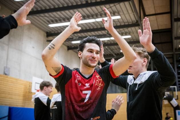 Moritz Langjahr Barock Volleys MTV Ludwigsburg, 07 Jubel mit Team GER, Barock Volleys MTV Ludwigsburg vs TV Rottenburg, 2 Volleyball Bundesliga, 2 BLM Sued, VBL, Spielzeit 2024 2025, 11 01 2025 GER, Barock Volleys MTV Ludwigsburg vs TV Rottenburg, 2 Volleyball Bundesliga, 2 BLM Sued, VBL, Spielzeit 2024 2025, 11 01 2025 Ludwigsburg Copyright: xSandyxDinkelackerx EP_SDR