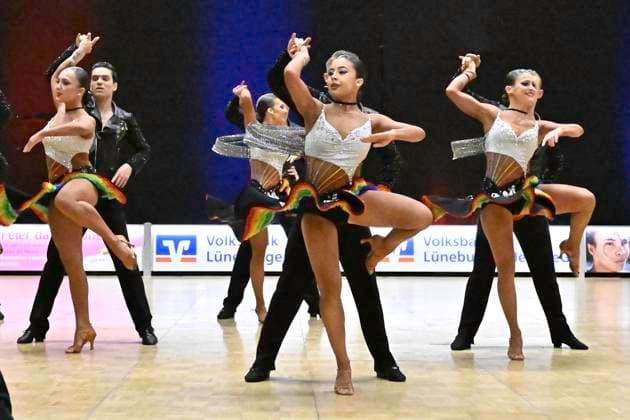 GER Dancing, 1 Bundesliga der Lateinformationen 11 01 2025, GER Dancing, 1 Bundesliga der Lateinformationen,, preliminary round, in the picture Gruen Gold Club Bremen A with the theme Freedom and Peace nordphotoxGmbH xWitke nph00002