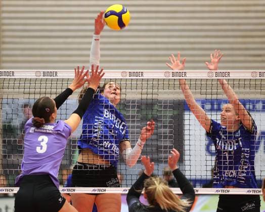 BAU 11 01 2025, Germany, Weissach, Volleyball 2 Bundesliga Women Pro, Binder Blaubären Flacht vs Allbau Volleys Essen, f l Carlotta Strube Essen , Frauke Neuhaus Flacht , Britta Schammer Flacht